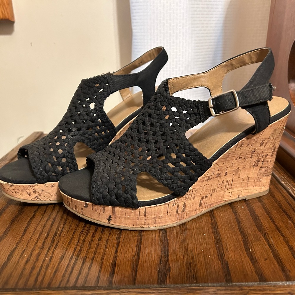 Women’s summer dress sandals/wedges